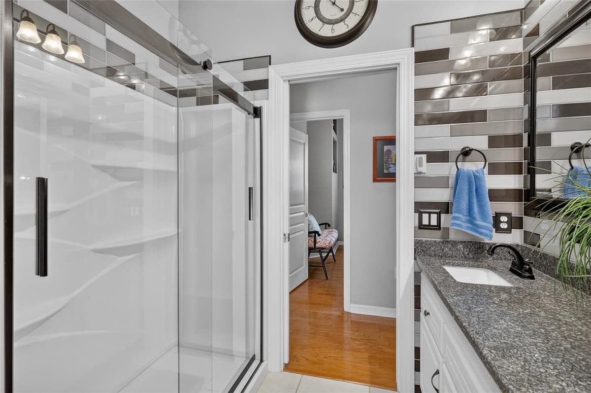 5008 LAKEVIEW BOULEVARD — photo 44 of 86