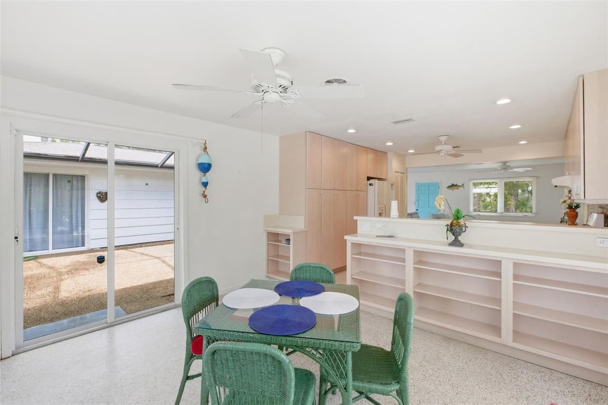 528 RALPH STREET — photo 10 of 30