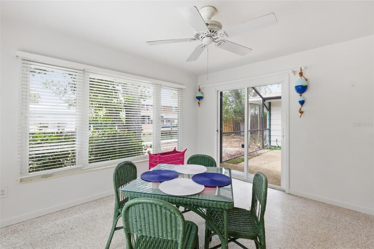 528 RALPH STREET — photo 11 of 30