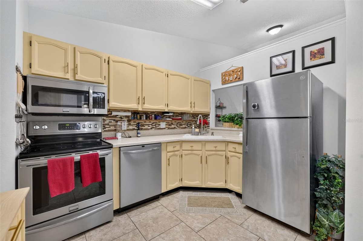 6381 EGRET DRIVE — photo 10 of 34
