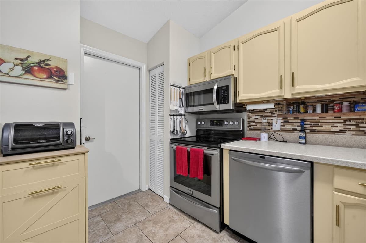 6381 EGRET DRIVE — photo 11 of 34