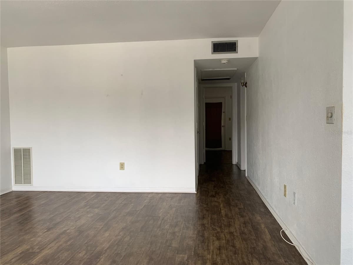 8126 112TH STREET — photo 8 of 36