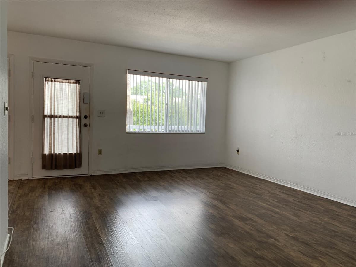 8126 112TH STREET — photo 2 of 36