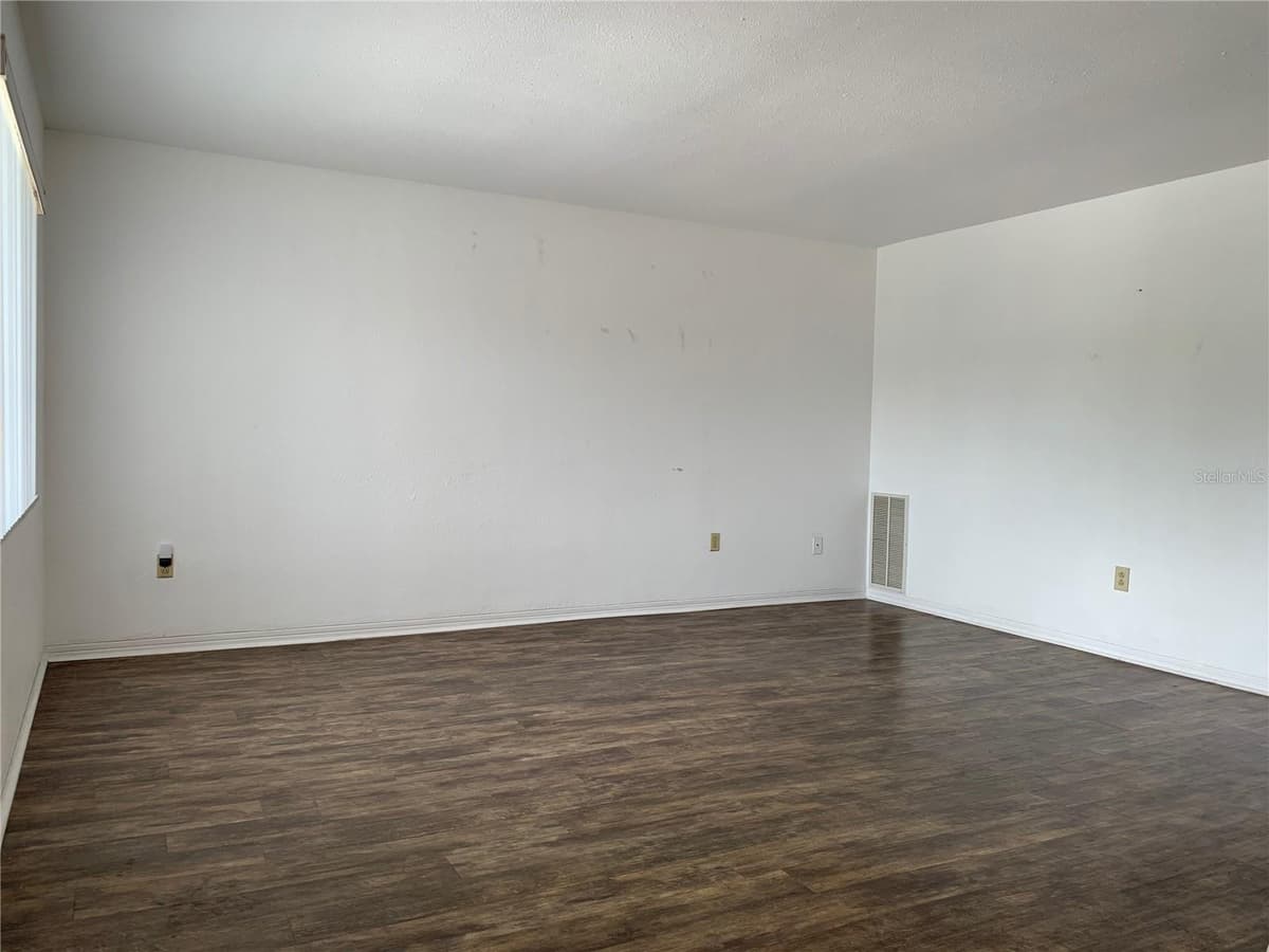 8126 112TH STREET — photo 3 of 36