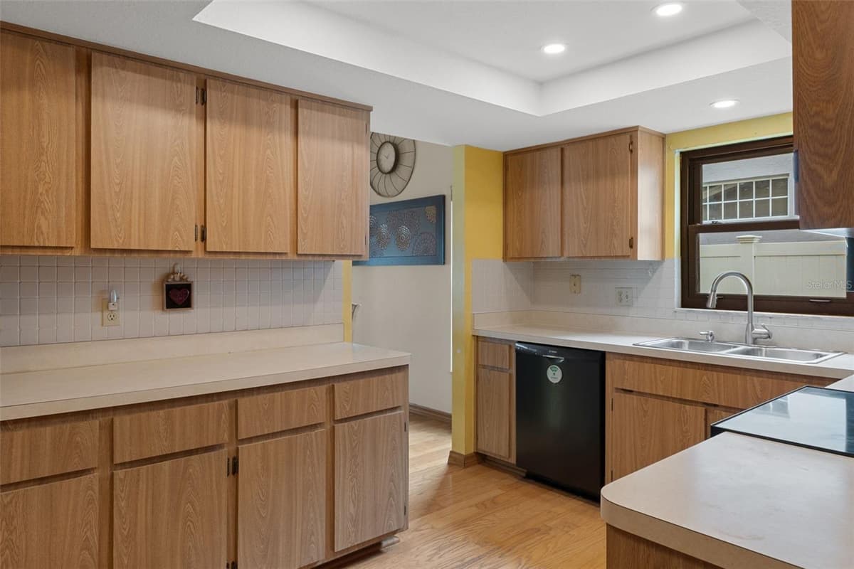8417 YEARLING LANE — photo 9 of 41