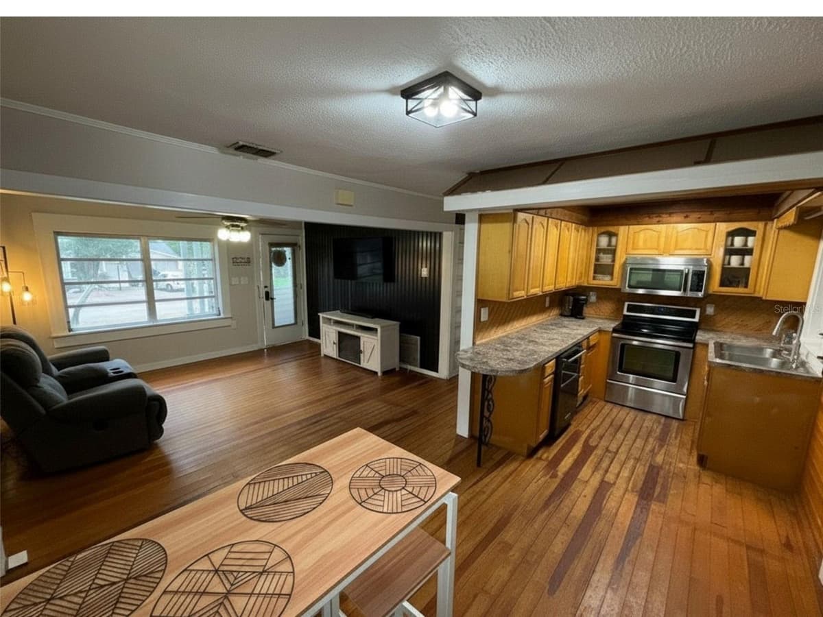 37318 CARTER AVENUE — photo 4 of 11