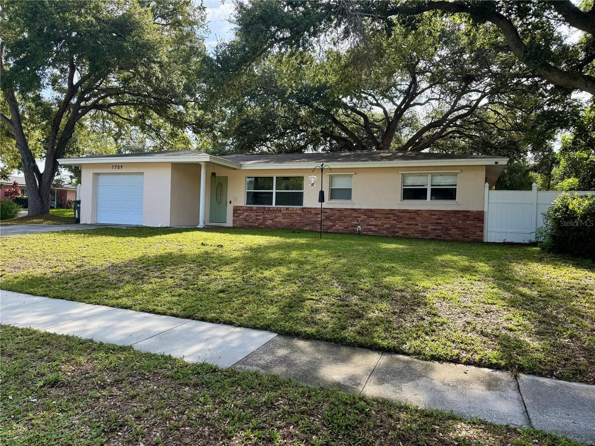 1709 EATON DRIVE — photo 1 of 25