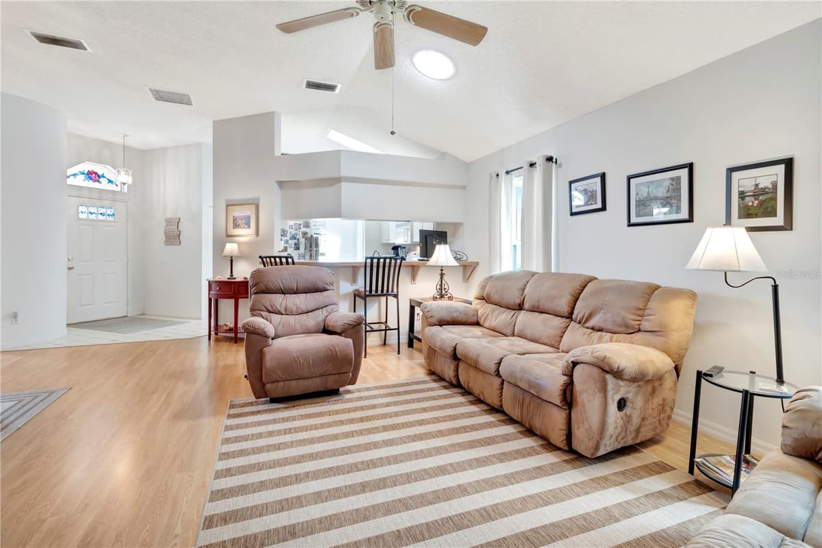 21707 QUEEN MARY COURT — photo 10 of 37