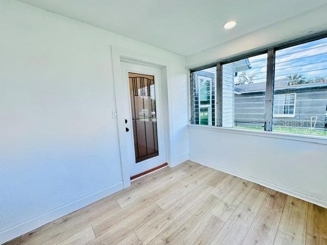 624 ILLINOIS AVENUE — photo 4 of 22