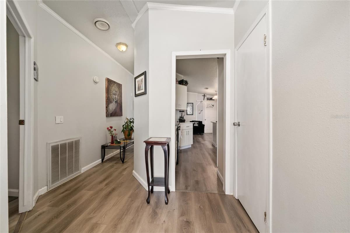 149 JANA CIRCLE — photo 4 of 23