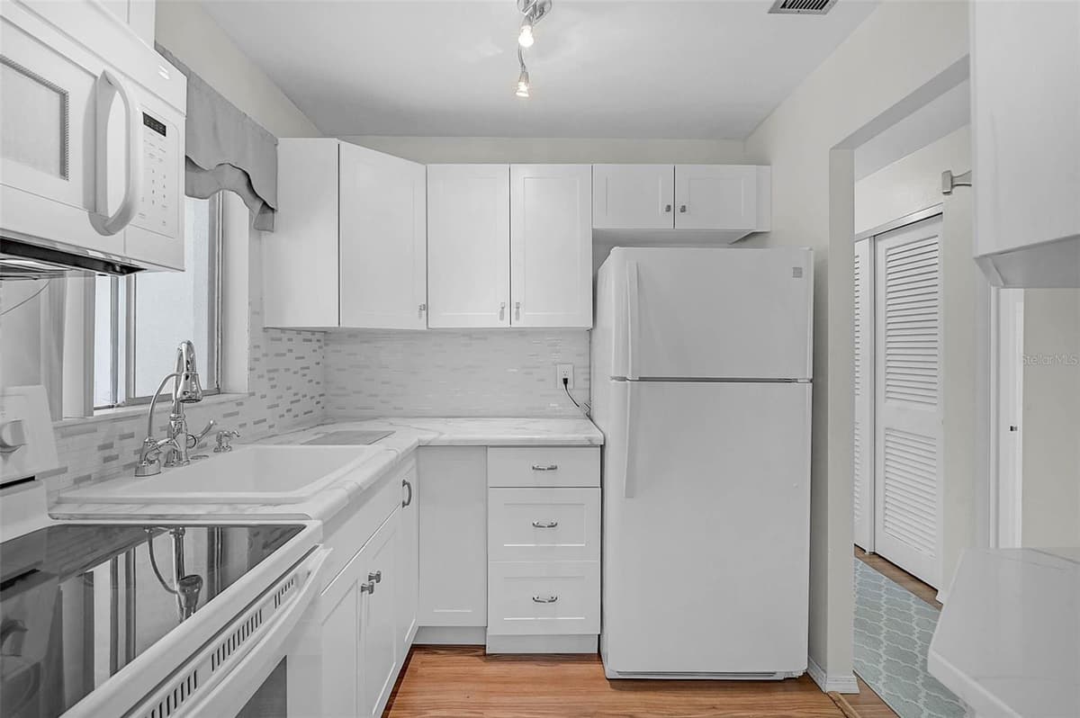 5940 EASY STREET — photo 8 of 29