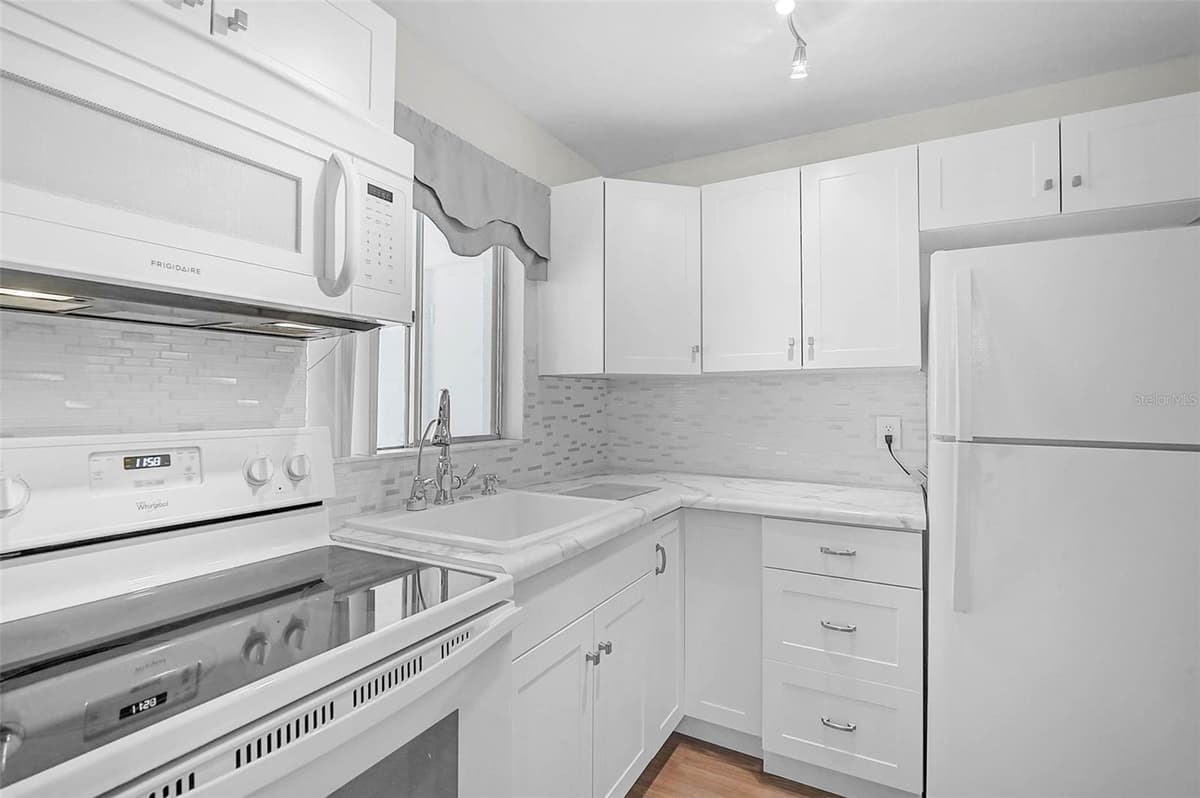 5940 EASY STREET — photo 9 of 29