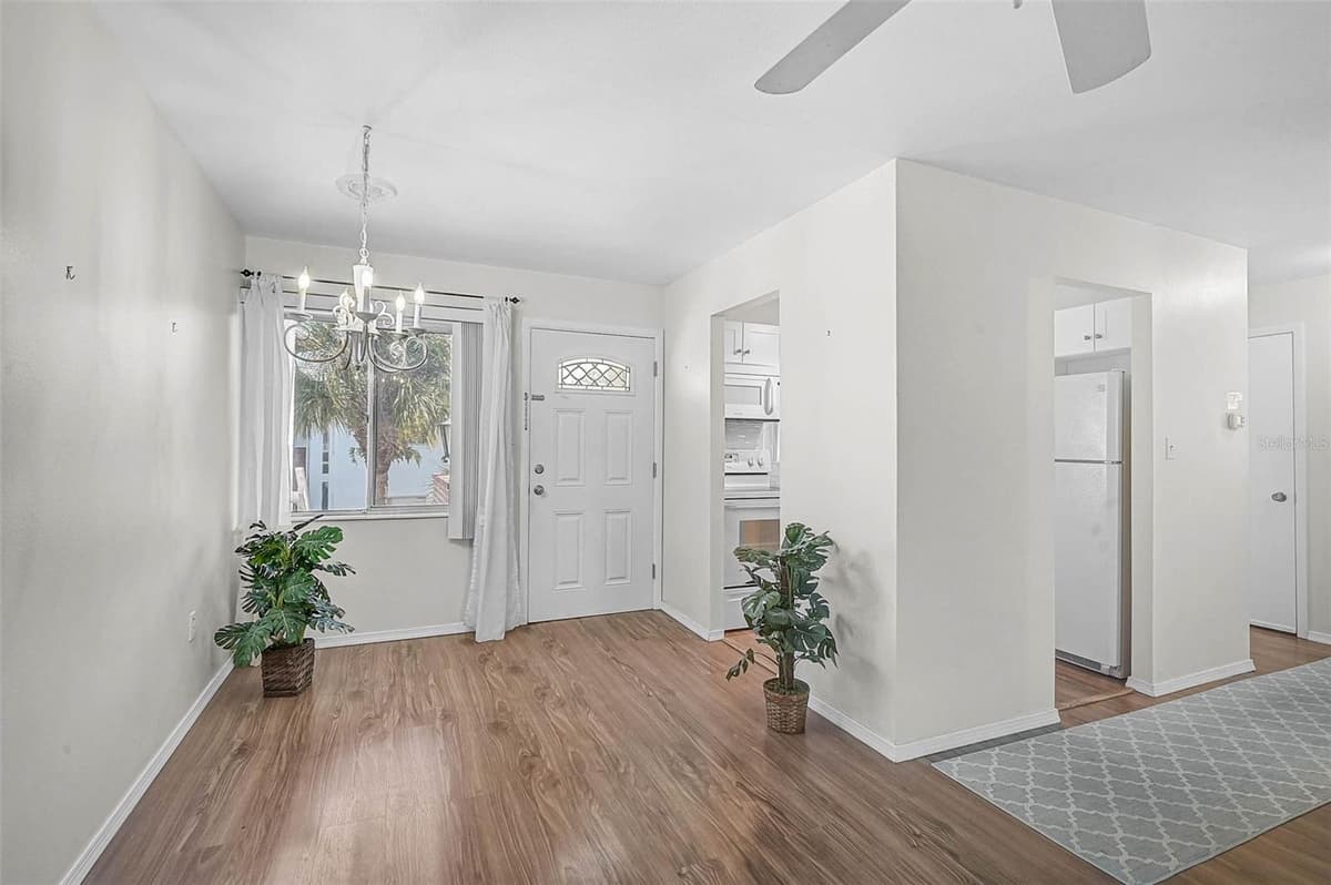 5940 EASY STREET — photo 5 of 29