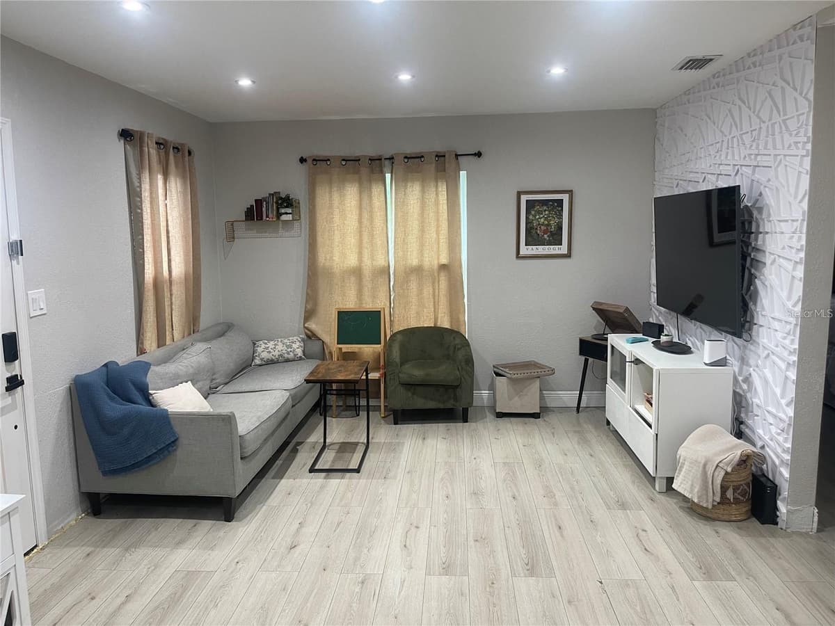 4005 MYRTLE AVENUE — photo 5 of 10
