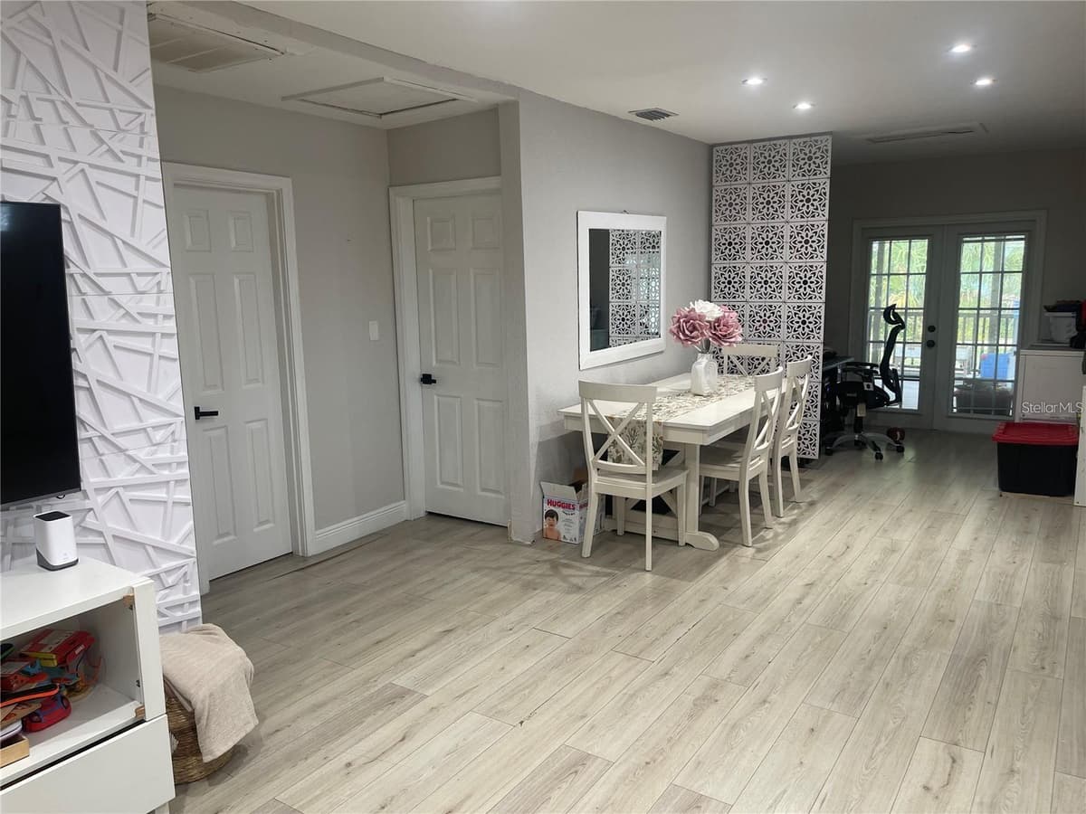 4005 MYRTLE AVENUE — photo 4 of 10