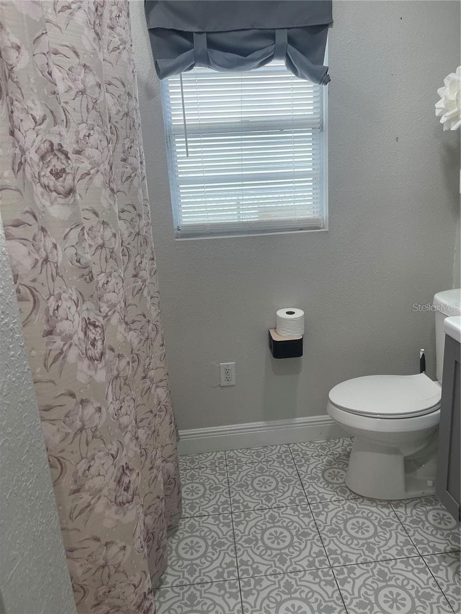 4005 MYRTLE AVENUE — photo 9 of 10