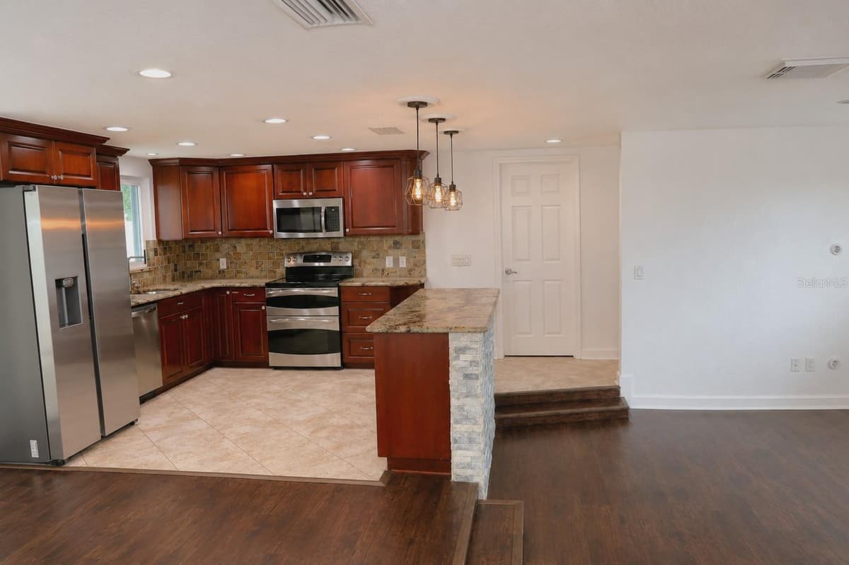6012 12TH AVENUE — photo 7 of 17