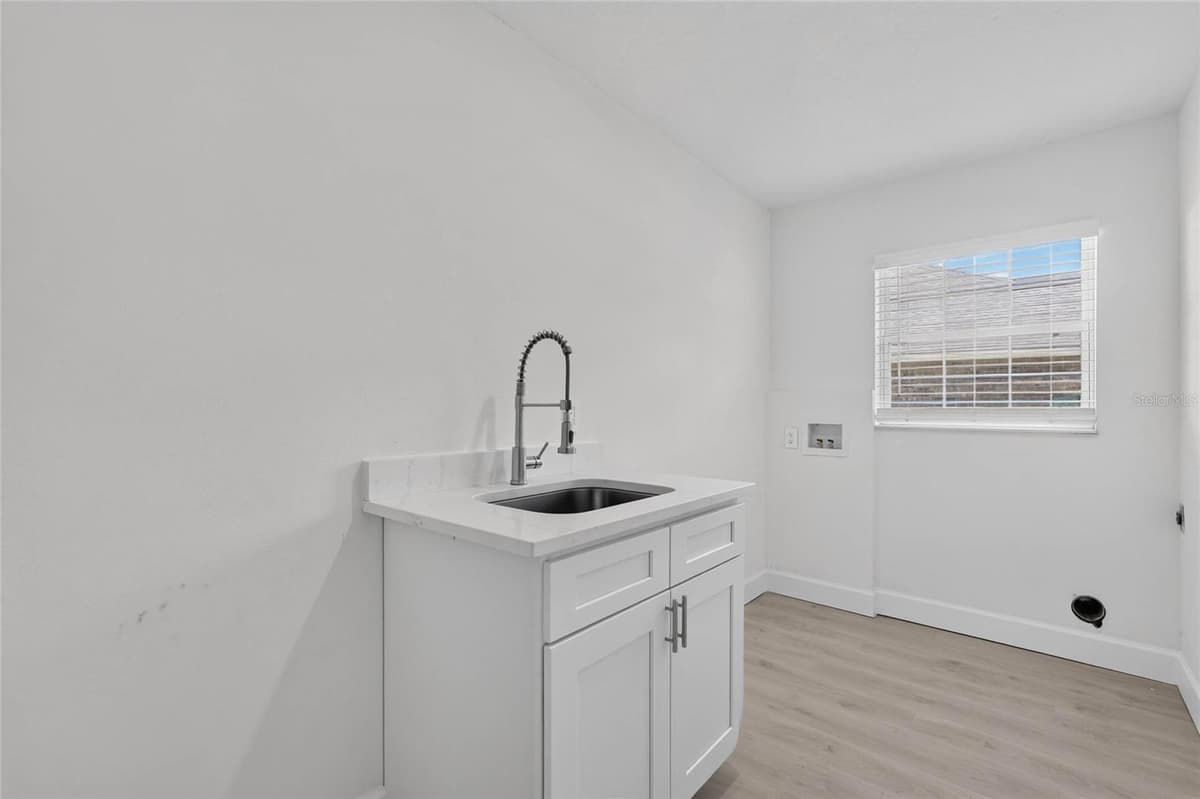 107 LINDSAY DRIVE — photo 28 of 33