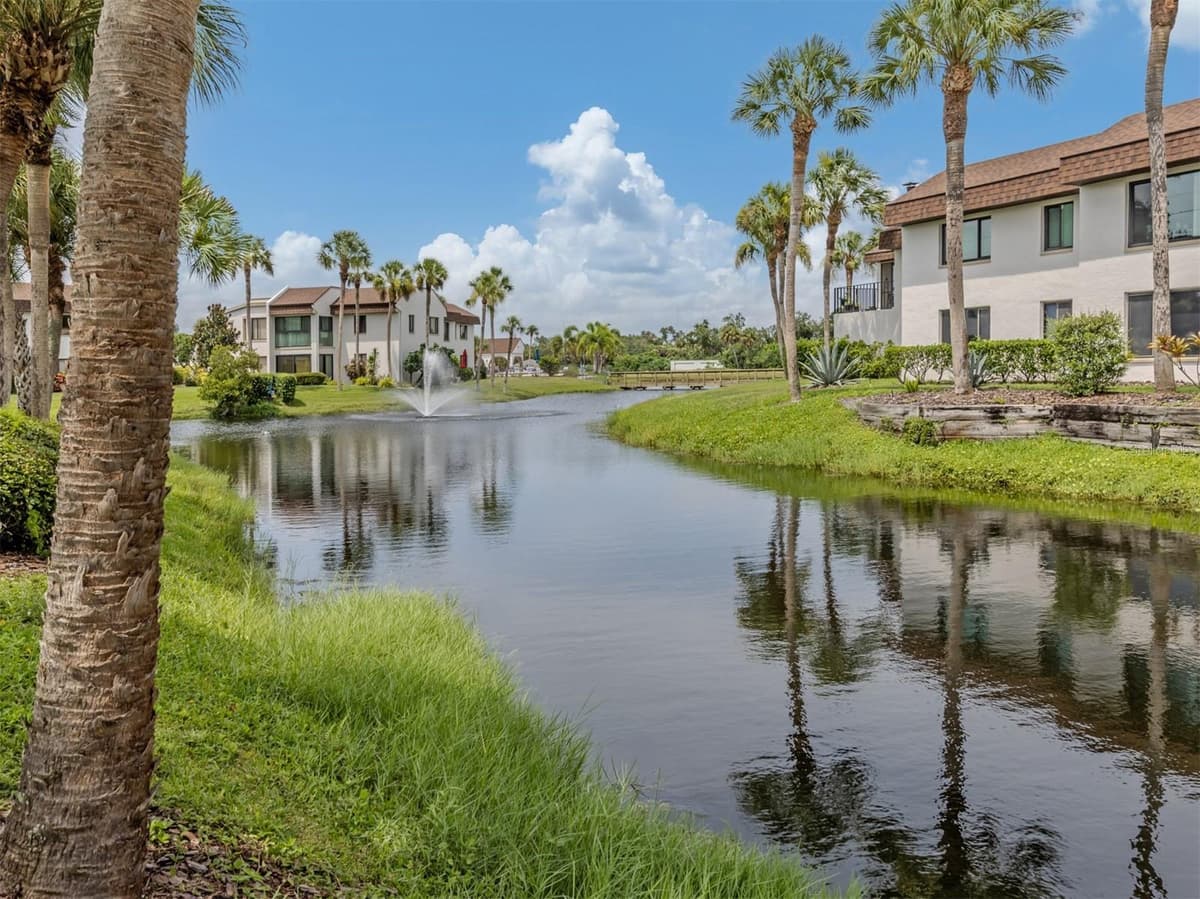 808 CAPRI ISLES BLVD — photo 4 of 37