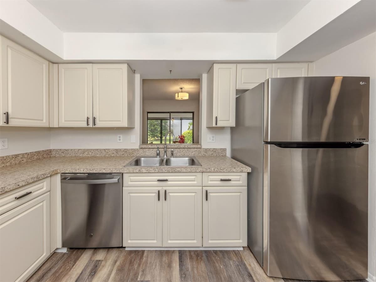 808 CAPRI ISLES BLVD — photo 12 of 37