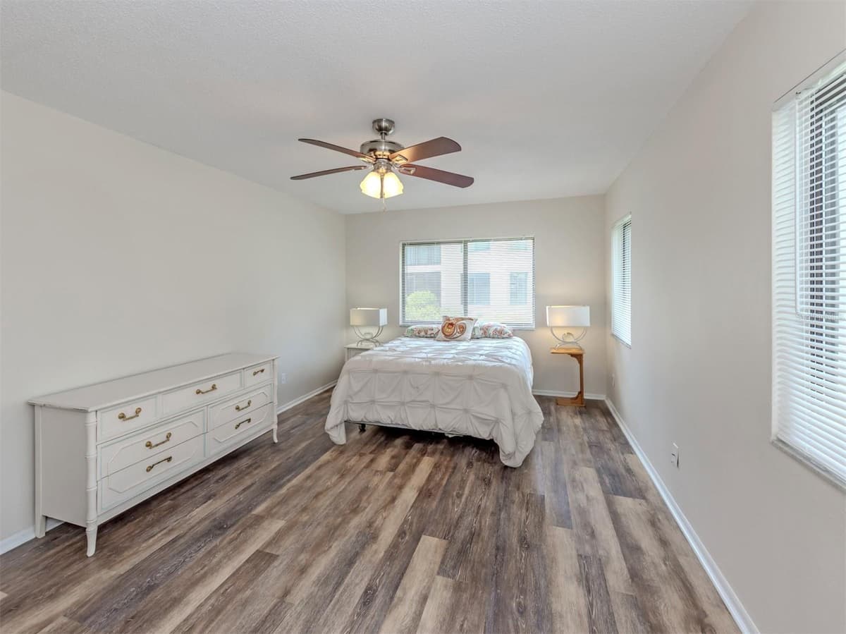 808 CAPRI ISLES BLVD — photo 15 of 37