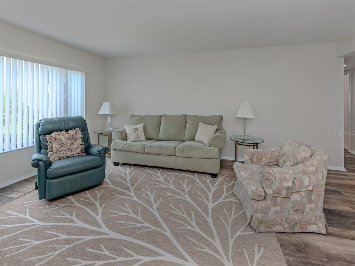 808 CAPRI ISLES BLVD — photo 8 of 37