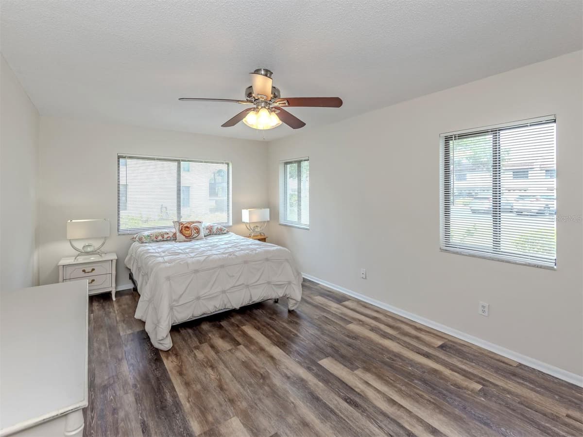 808 CAPRI ISLES BLVD — photo 16 of 37
