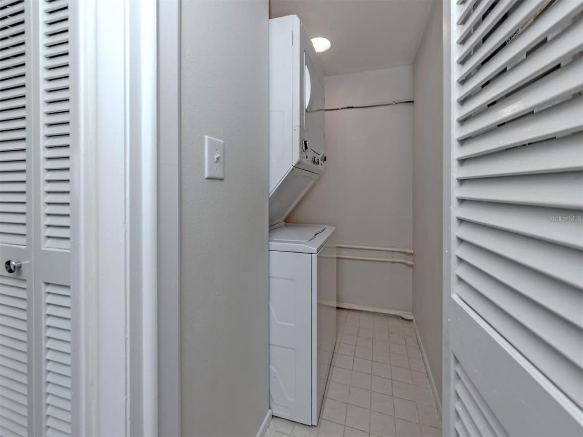 808 CAPRI ISLES BLVD — photo 21 of 37