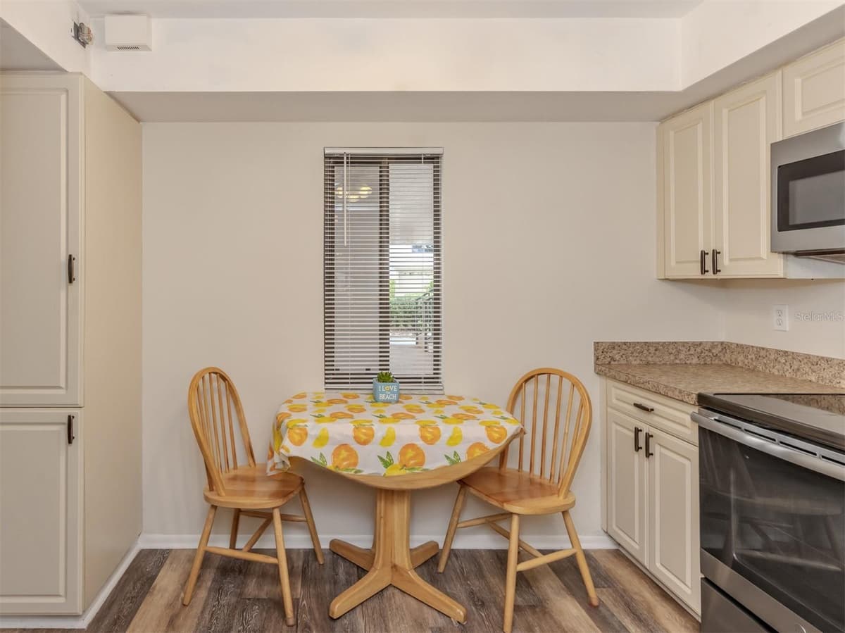 808 CAPRI ISLES BLVD — photo 13 of 37