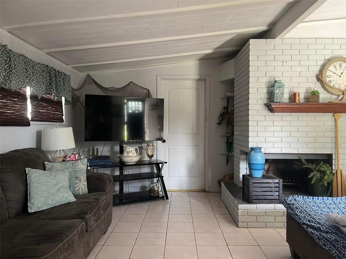 1529 RIVER LANE — photo 5 of 16