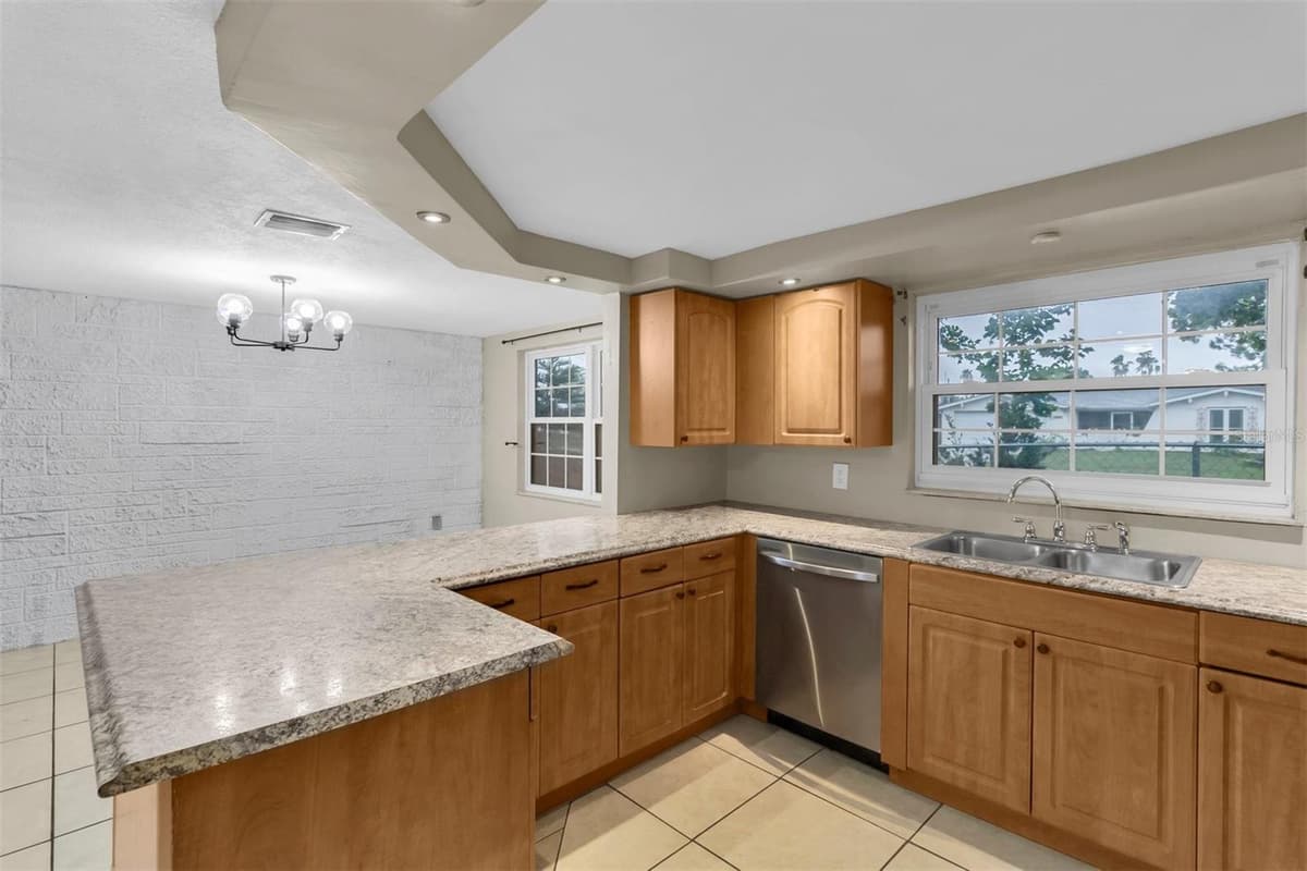 9203 GREENBRIAR LANE — photo 14 of 21
