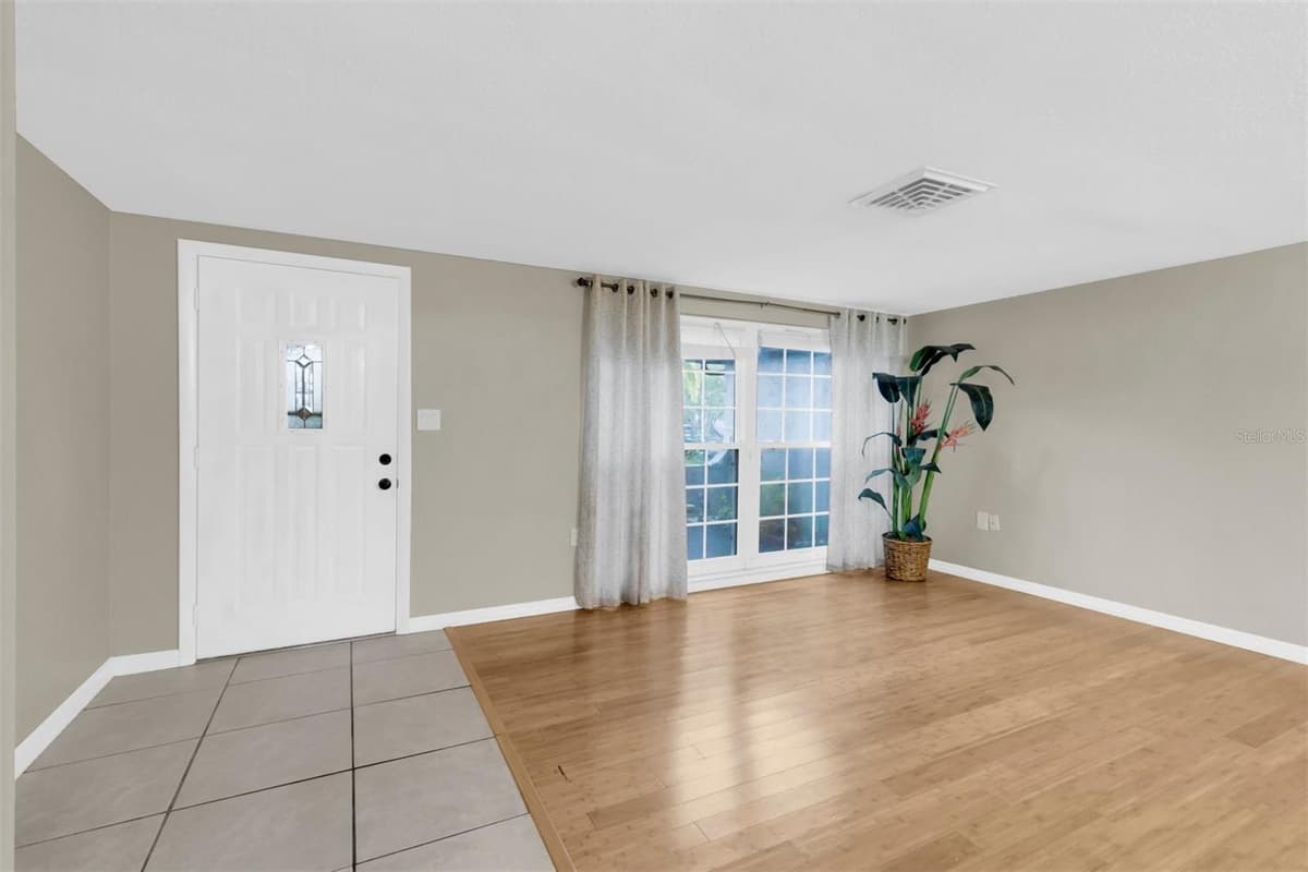 9203 GREENBRIAR LANE — photo 6 of 21