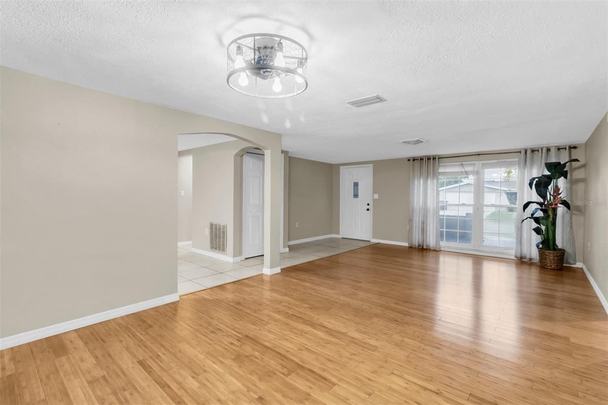 9203 GREENBRIAR LANE — photo 12 of 21