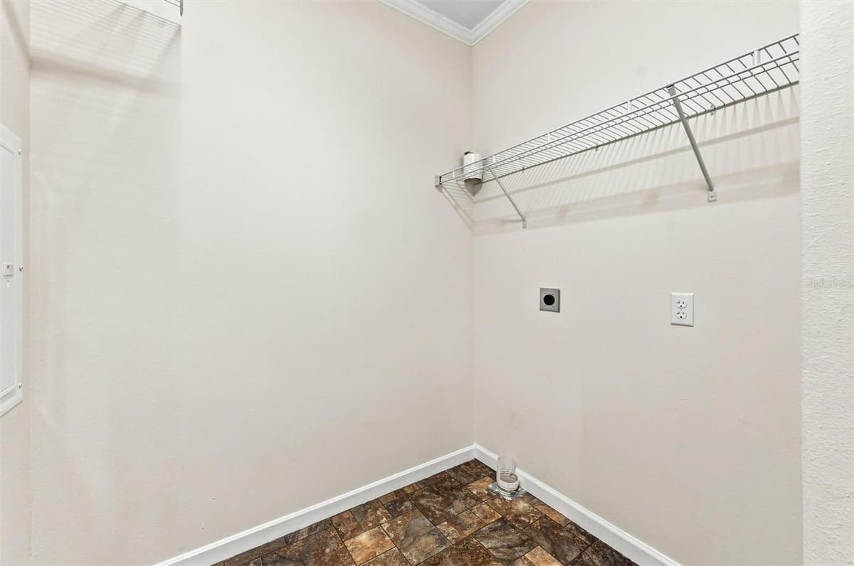 3316 HOLLY SPRINGS DRIVE — photo 15 of 48