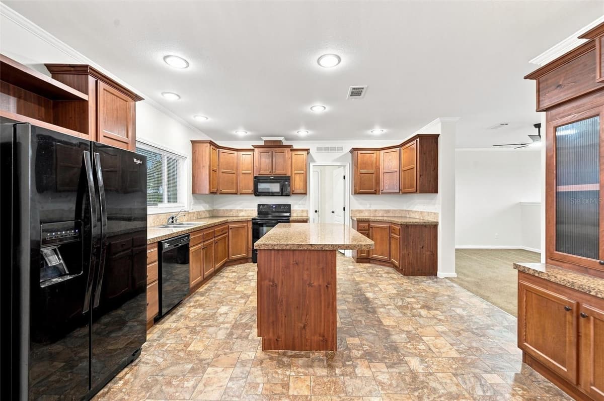 3316 HOLLY SPRINGS DRIVE — photo 18 of 48