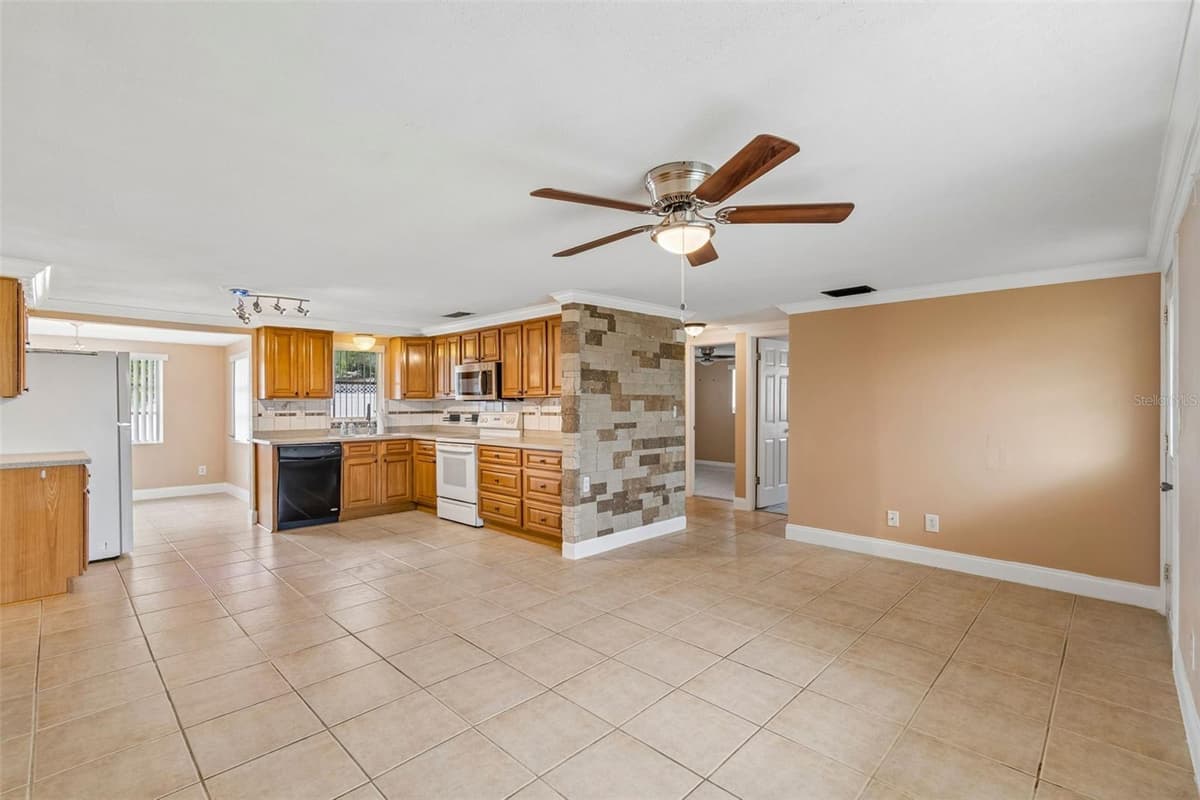 3533 WILSON DRIVE — photo 8 of 59