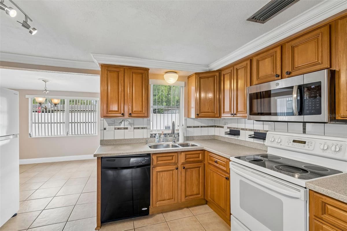 3533 WILSON DRIVE — photo 17 of 59