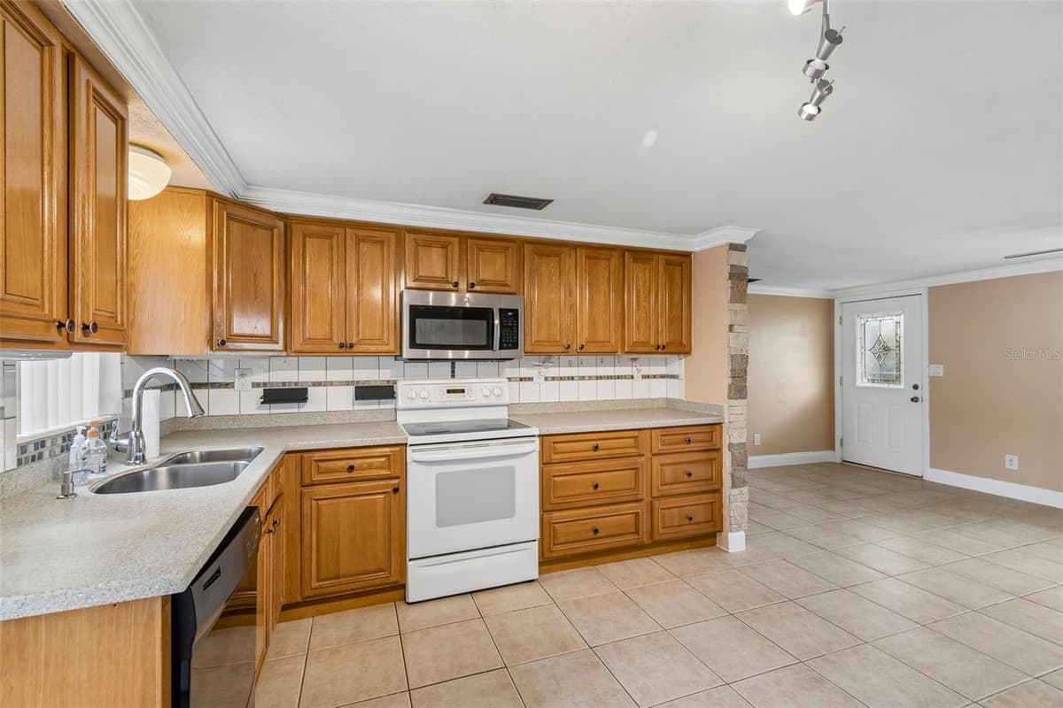 3533 WILSON DRIVE — photo 15 of 59