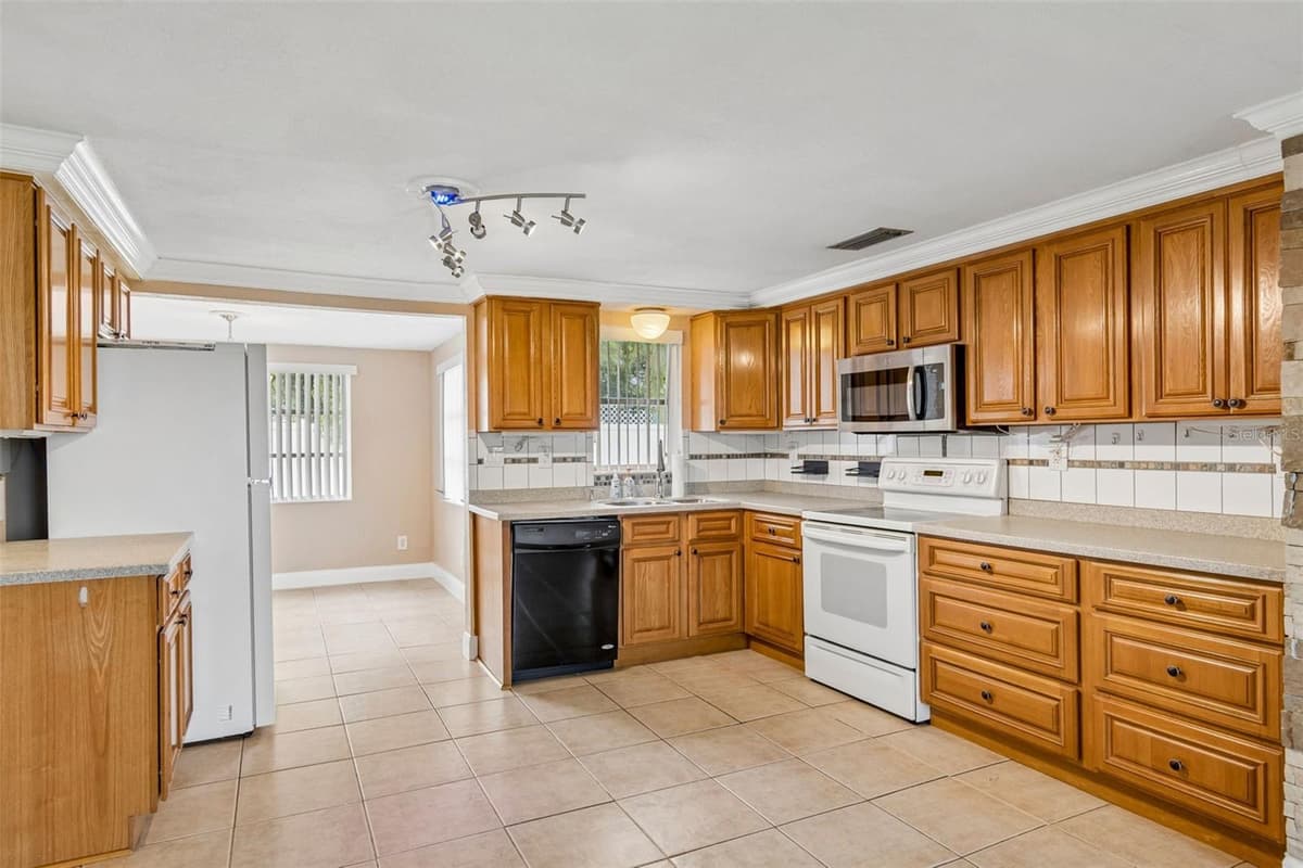 3533 WILSON DRIVE — photo 13 of 59