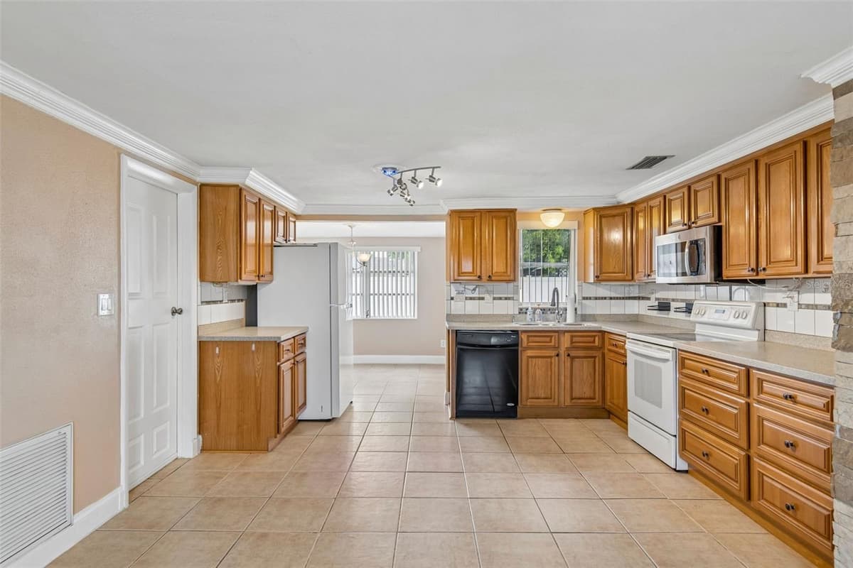 3533 WILSON DRIVE — photo 12 of 59