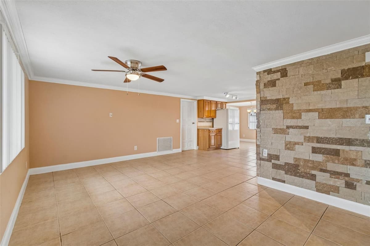 3533 WILSON DRIVE — photo 7 of 59