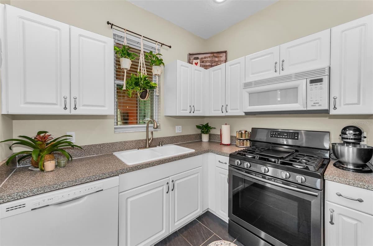 3237 TOWN AVENUE — photo 38 of 83