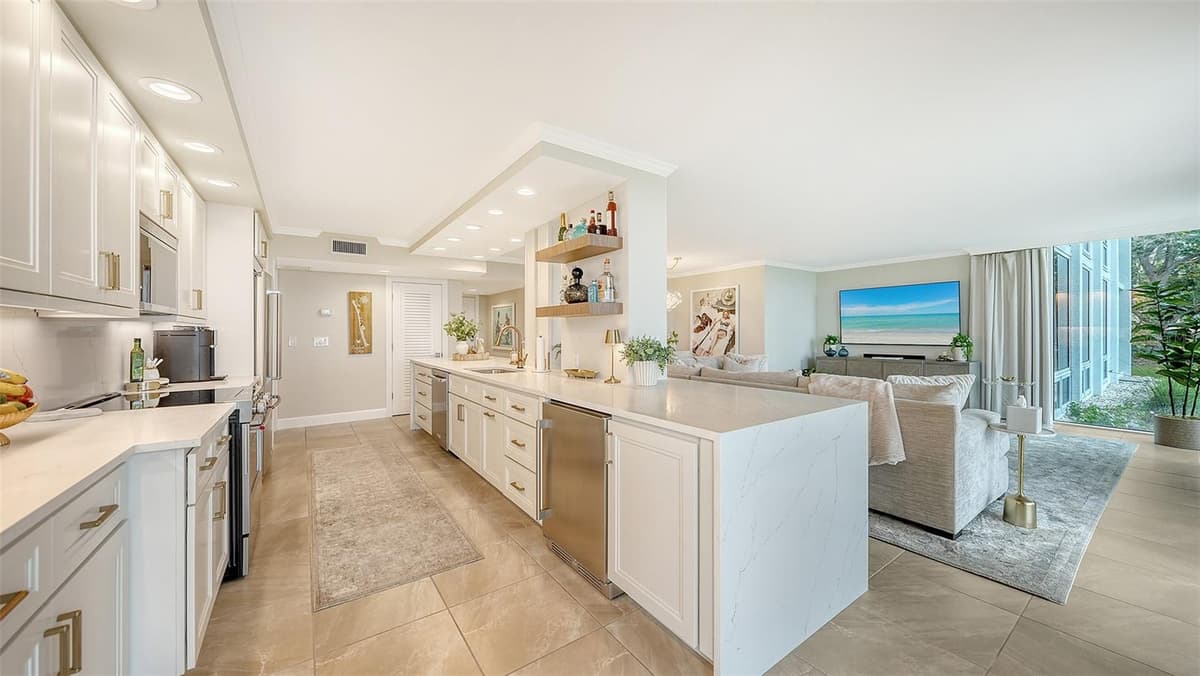 2425 GULF OF MEXICO DRIVE — photo 4 of 34