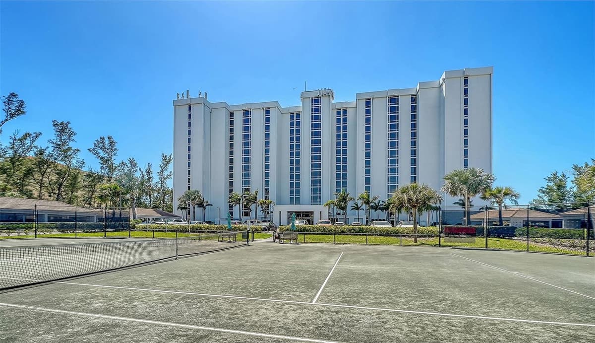 2425 GULF OF MEXICO DRIVE — photo 31 of 34