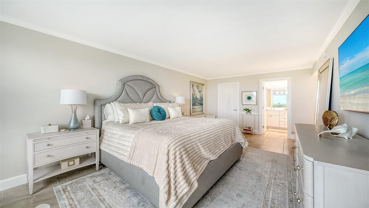 2425 GULF OF MEXICO DRIVE — photo 12 of 34