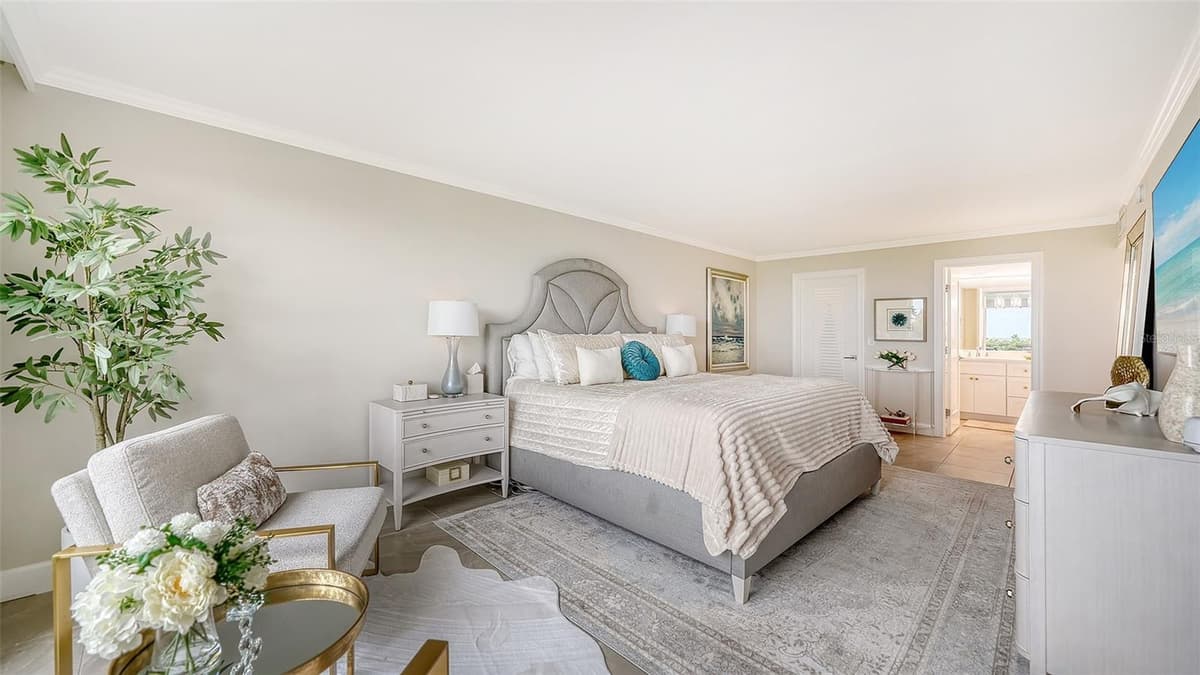 2425 GULF OF MEXICO DRIVE — photo 13 of 34