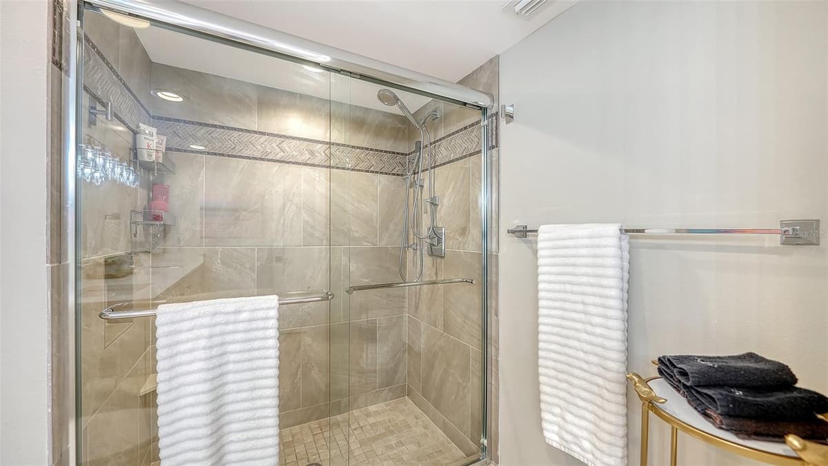 2425 GULF OF MEXICO DRIVE — photo 15 of 34