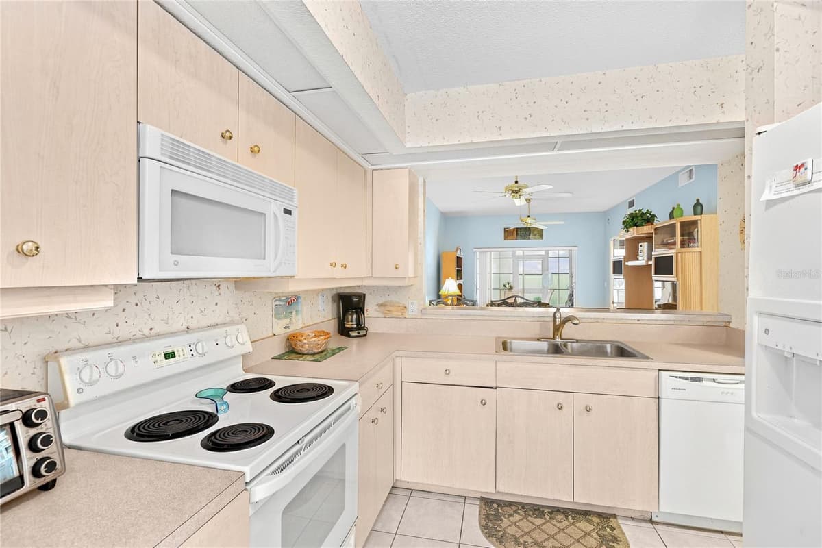 5800 SABAL TRACE DRIVE — photo 7 of 41