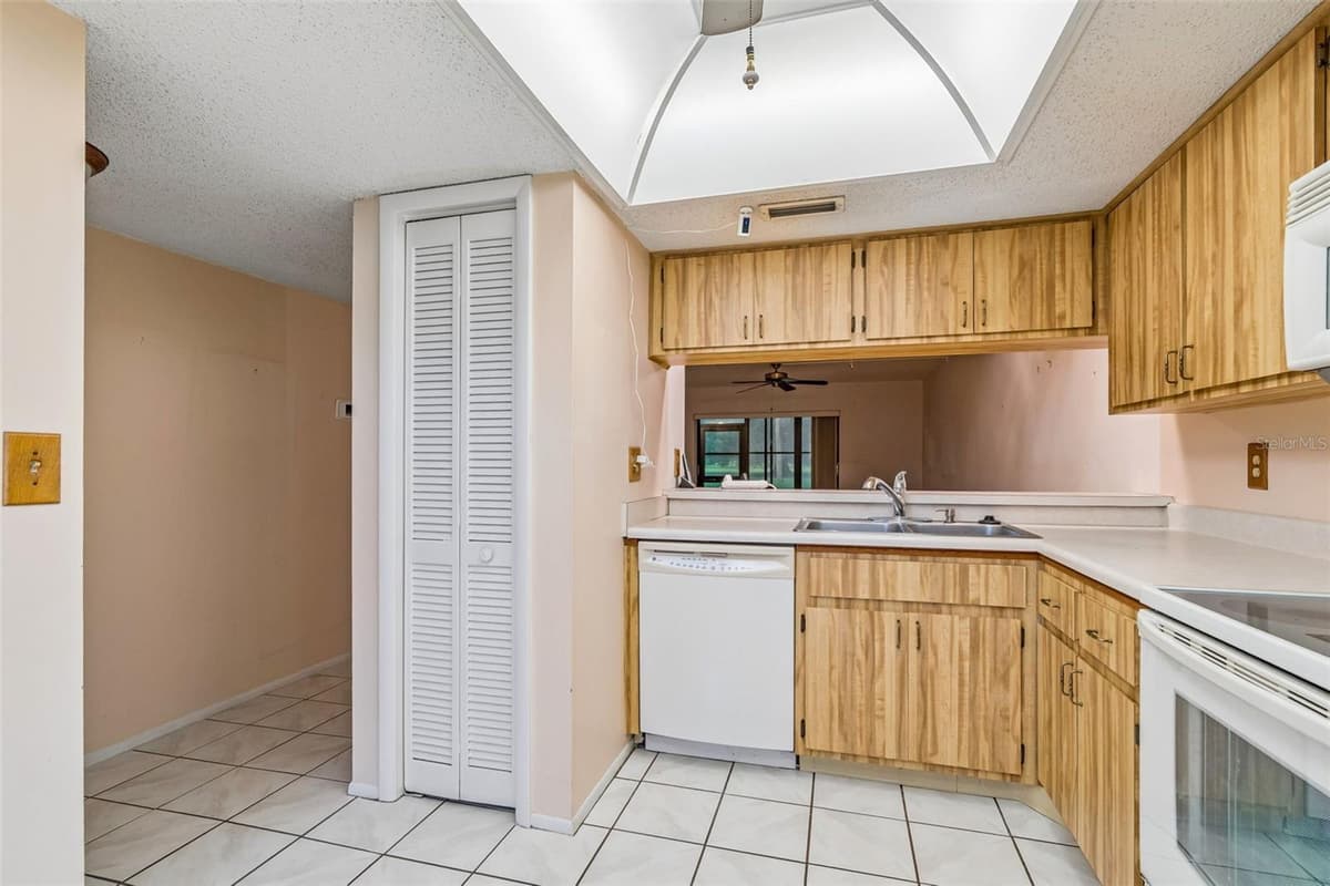 129 NANCY DRIVE — photo 17 of 68