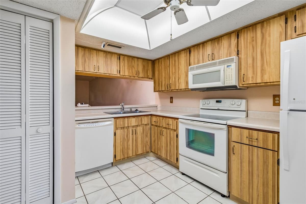 129 NANCY DRIVE — photo 16 of 68
